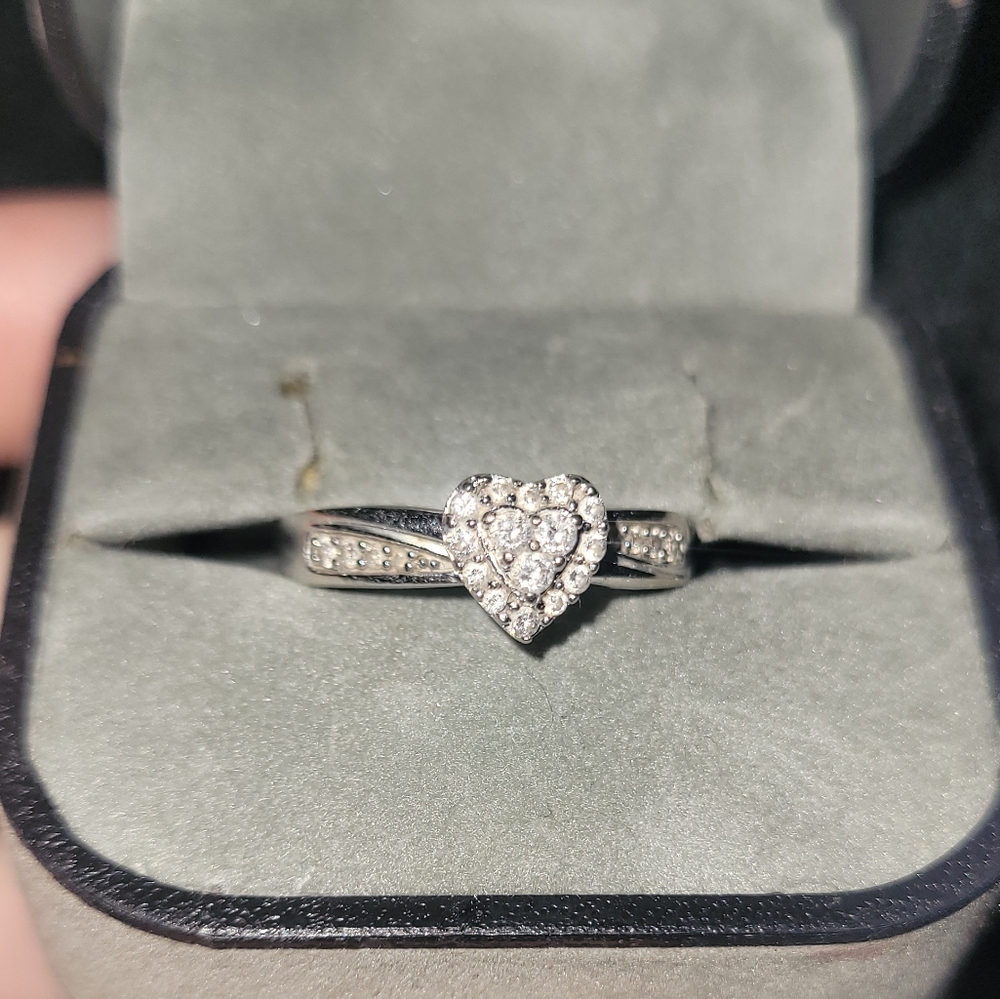 Diamond Ring - Picture 2 of 3